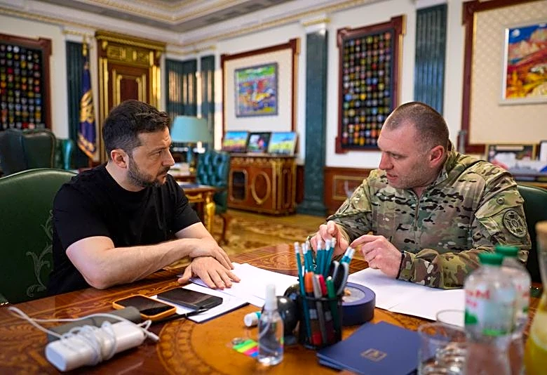 Exclusive-Ukraine's drone commander wants to cut Crimea off from Russia