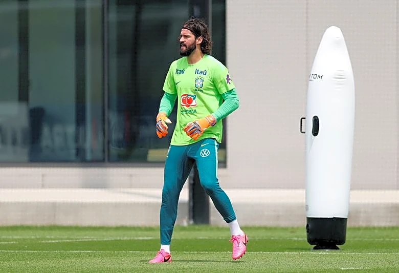 Soccer-Brazil's Alisson sees no advantage for teams tipped as World Cup favourites