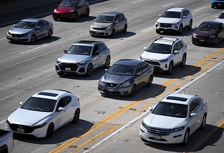 Analysis-US summer driving season hits as gasoline supplies squeezed tight