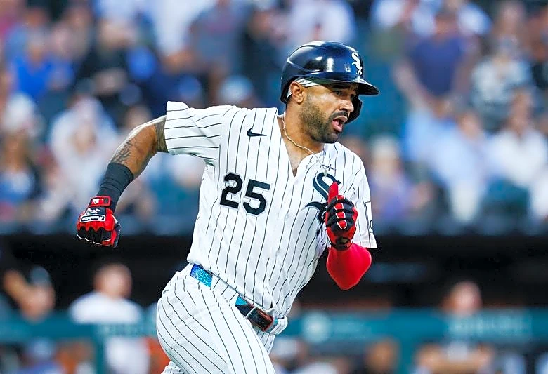 Phillies obtain veteran OF Derek Hill from White Sox