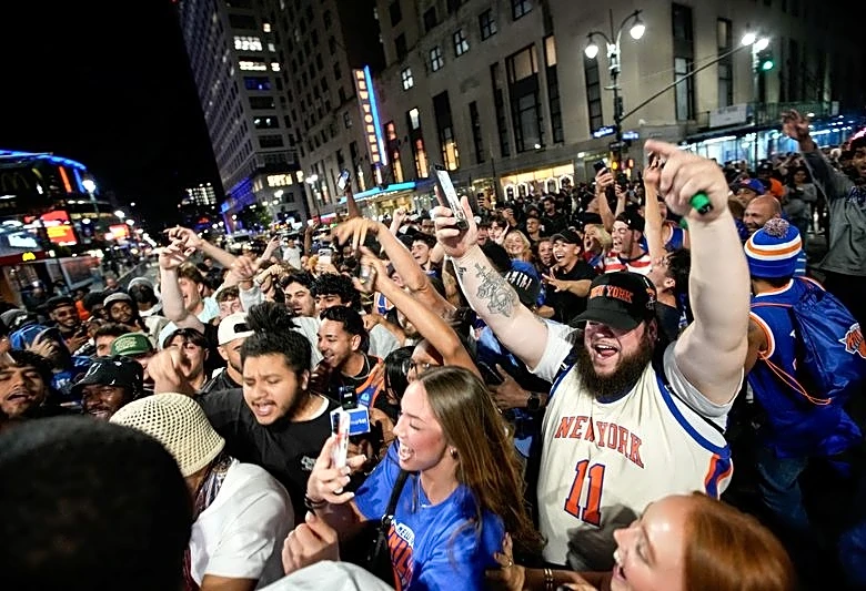 Basketball-Knicks fever engulfs New York with end to title drought in sight