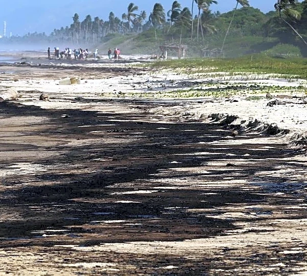 Venezuela says oil spill from Trinidad and Tobago could hurt fishing, environment