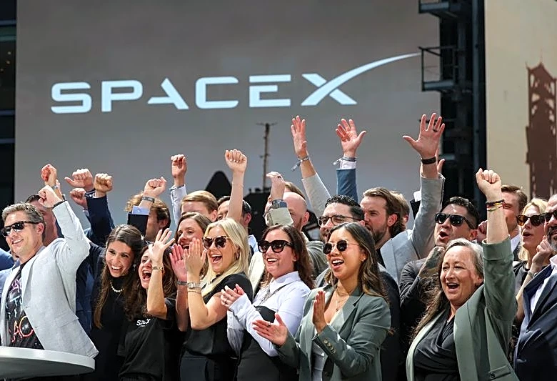 With smooth SpaceX debut, Wall Street sets new template for mega IPOs