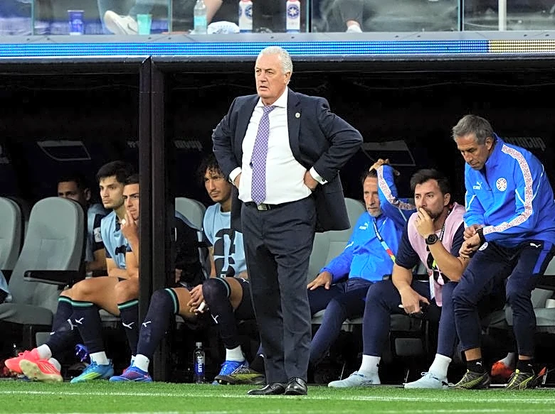 Soccer-Paraguay's World Cup return delivers "painful lesson", says Alfaro