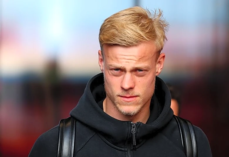 Soccer-Van Hecke seeks to emulate uncle's success