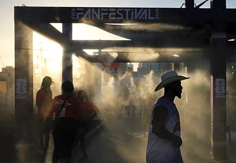 Soccer-Beating the heat no problem for World Cup fans in sweltering Houston