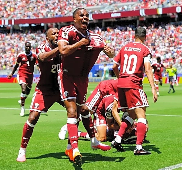 Soccer-Qatar score late to clinch draw with stunned Switzerland