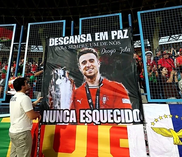 Soccer-Portugal to honour Jota with special wristbands at World Cup