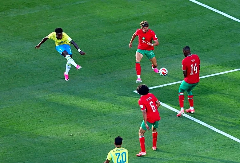 Analysis-Soccer-Ancelotti's Brazil escape Morocco scare after first-half horror show