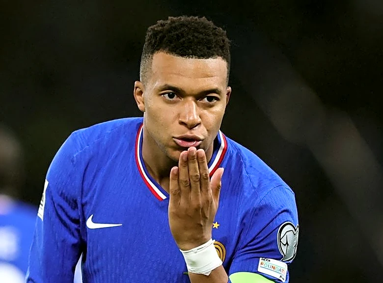 Soccer-Critics circling, France's Mbappe turns to favourite stage at World Cup