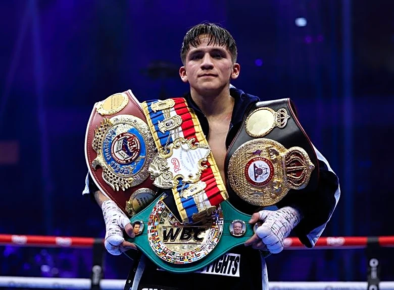 Boxing-Rodriguez knocks out Vargas to become world champion in third weight class