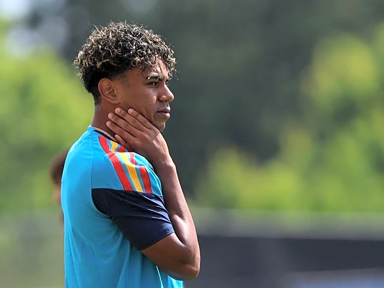 Soccer-Yamal fit to start on bench for Spain against Cape Verde