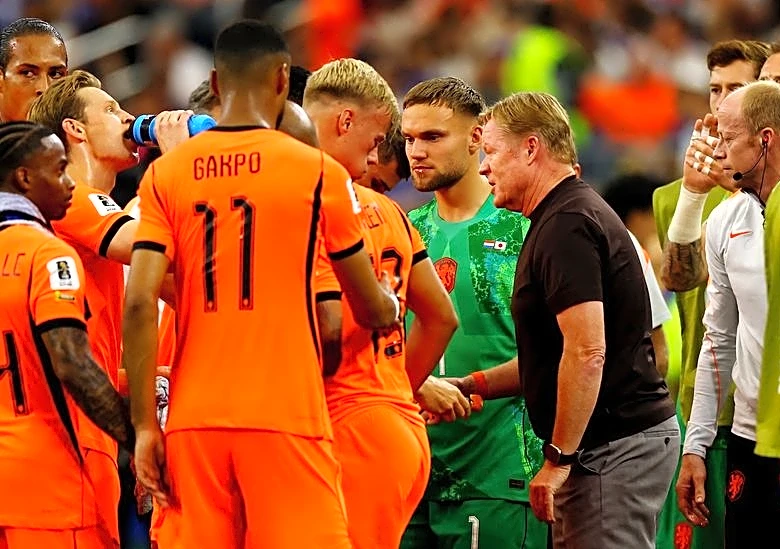 Soccer-Netherlands coach Koeman defends tactics after frustration against Japan