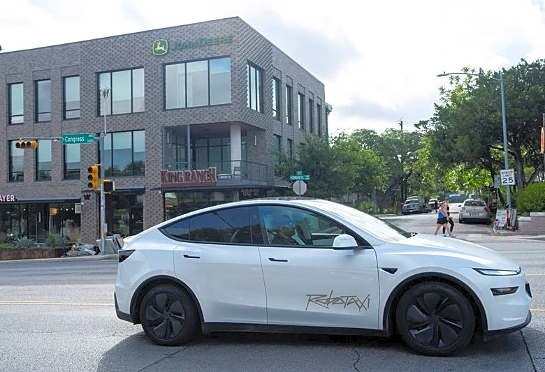 Exclusive-Tesla presented misleading ‘Full Self-Driving’ safety data to European regulators