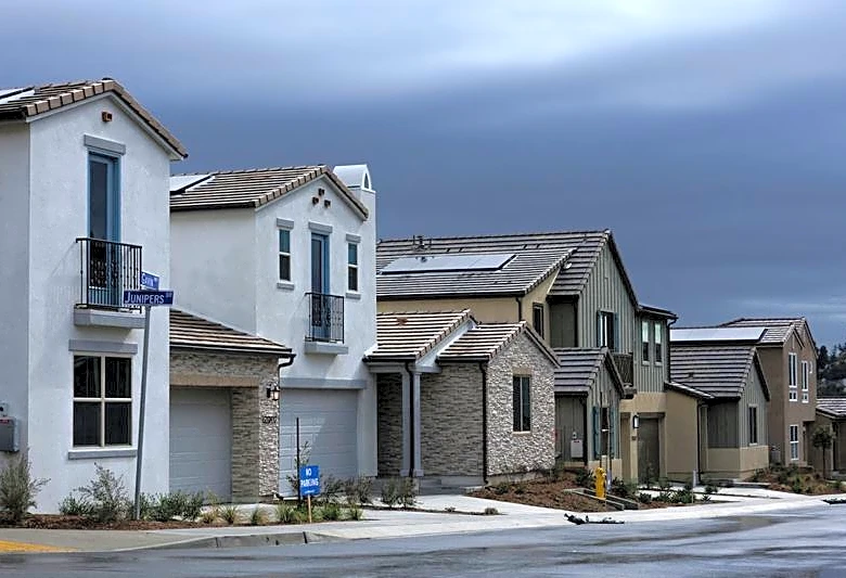 US homebuilder sentiment falls in June amid rising costs