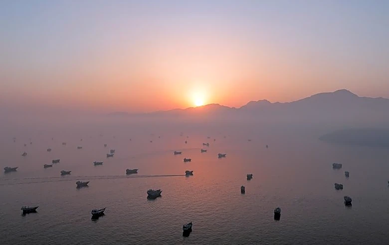Explainer-Middle East oil and gas output will take months to fully recover
