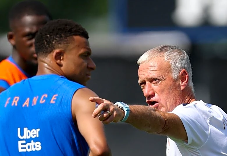 Soccer-No thoughts of revenge as France start World Cup against Senegal, says Deschamps