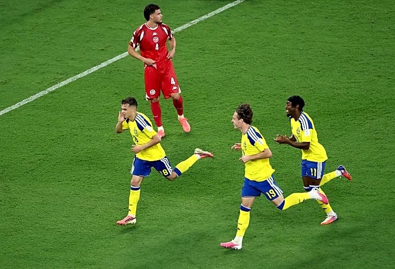 Soccer-Emotional rollercoaster for Swede Ayari after wonder goals against father's Tunisia