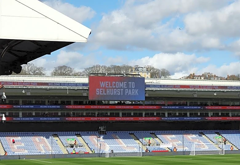 Soccer-US billionaire owners of Crystal Palace explore sale, FT reports