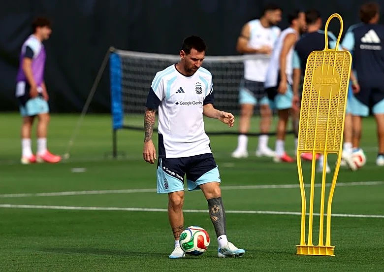 Soccer-Argentina rally around 'competitive animal' Messi ahead of World Cup opener