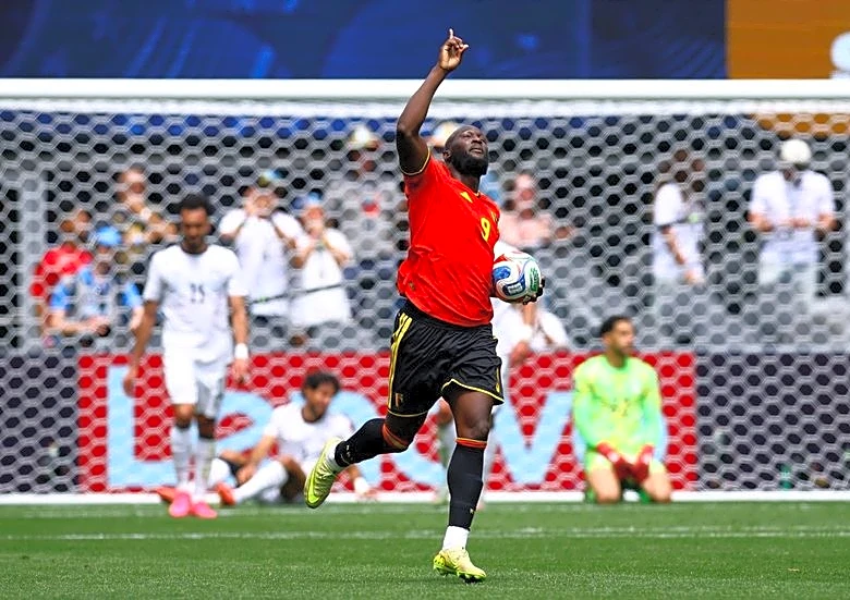 Soccer-Lukaku's introduction earns Belgium 1-1 draw with Egypt