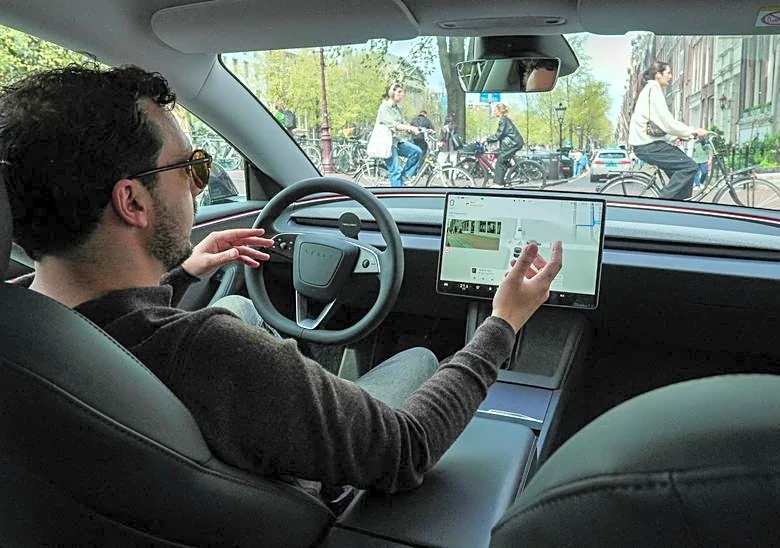 Dutch transportation minister defends Tesla FSD approval