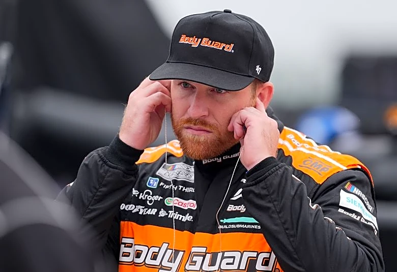 Chris Buescher signs extension with RFK Racing