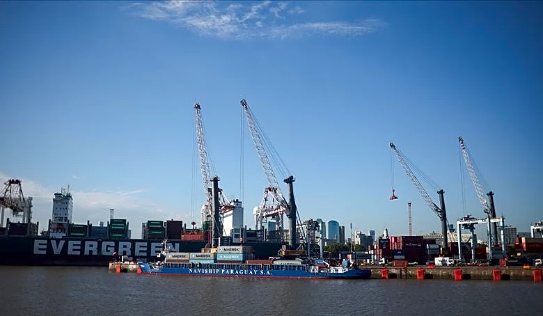 Argentina's May trade surplus expected at $2 billion, helped by oil and farm exports