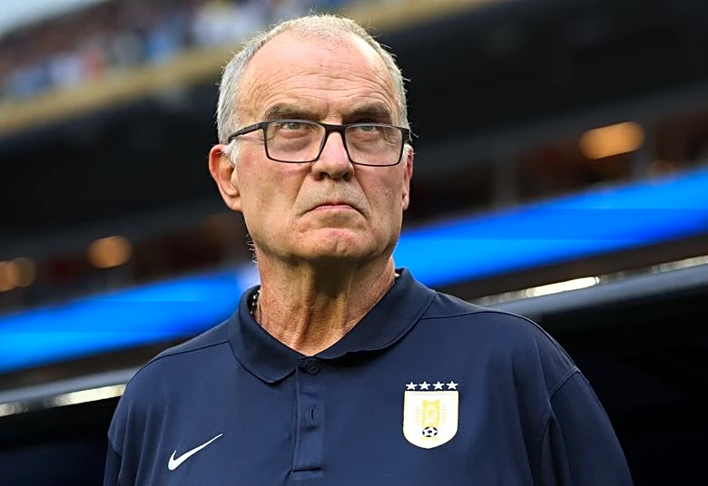 Soccer-'I'm no model', Bielsa hits out in defence of unorthodox picture pose