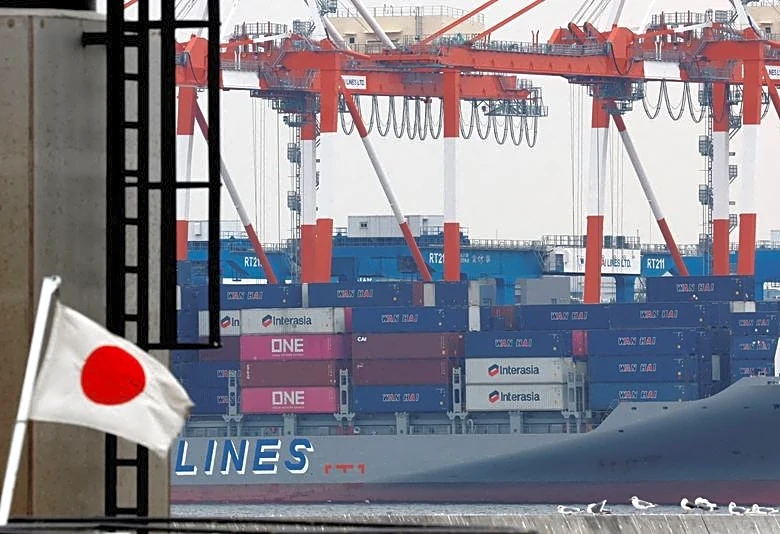 Japan's exports beat forecast in May on strong chip demand