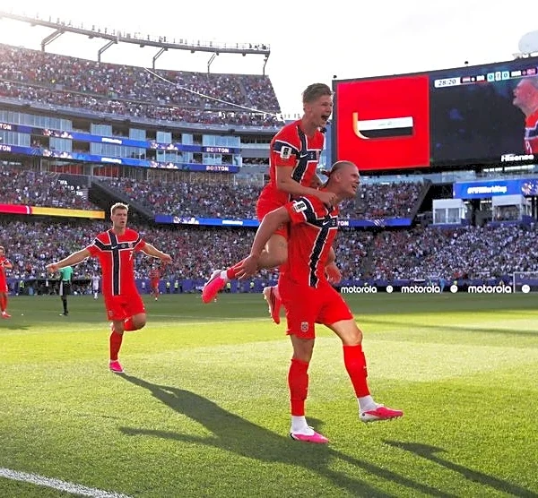 Soccer-Haaland announces arrival with World Cup double as Norway crush Iraq