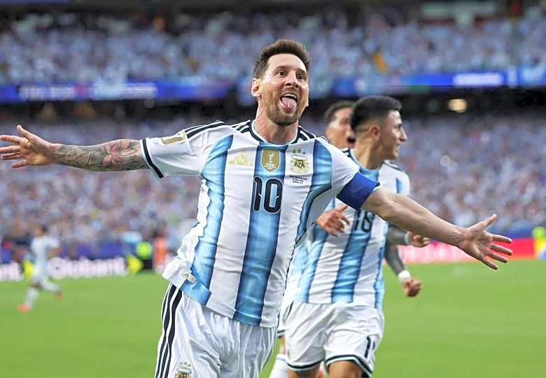 Soccer-Messi hat-trick equals goalscoring record as Argentina beat Algeria