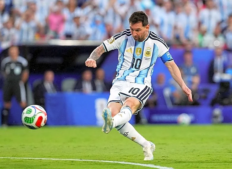 Soccer-Goal machines Messi, Haaland and Mbappe give their teams perfect starts