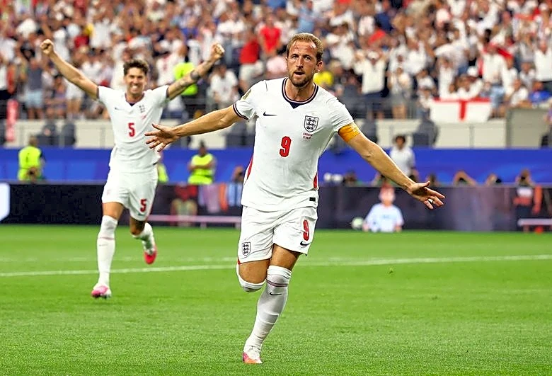Soccer-England beat Croatia 4-2 as Kane scores twice