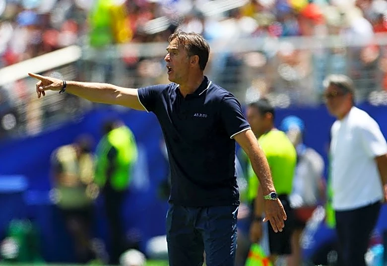 Soccer-Qatar coach Lopetegui plays down pressure ahead of Canada test at World Cup