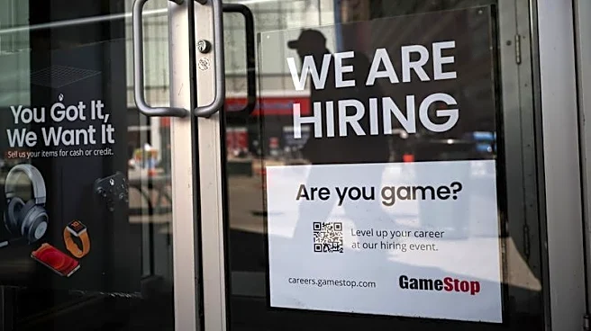 US weekly jobless claims fall amid low layoffs