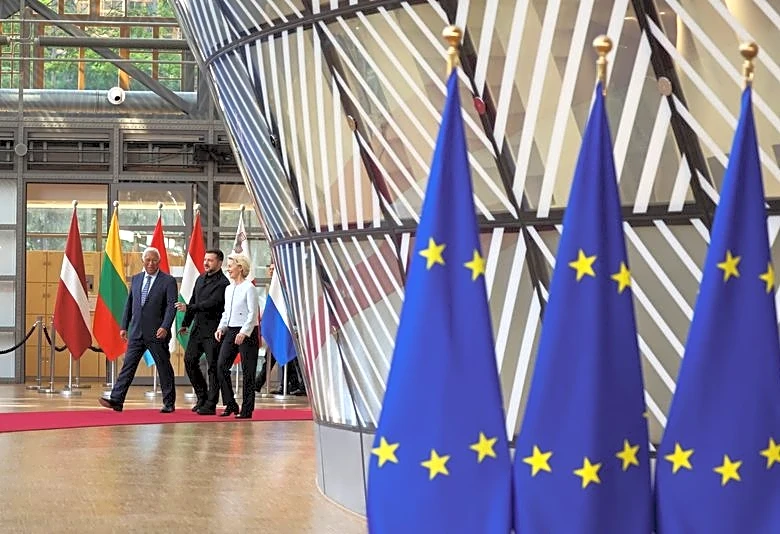 Some EU leaders caution against talks with Russia