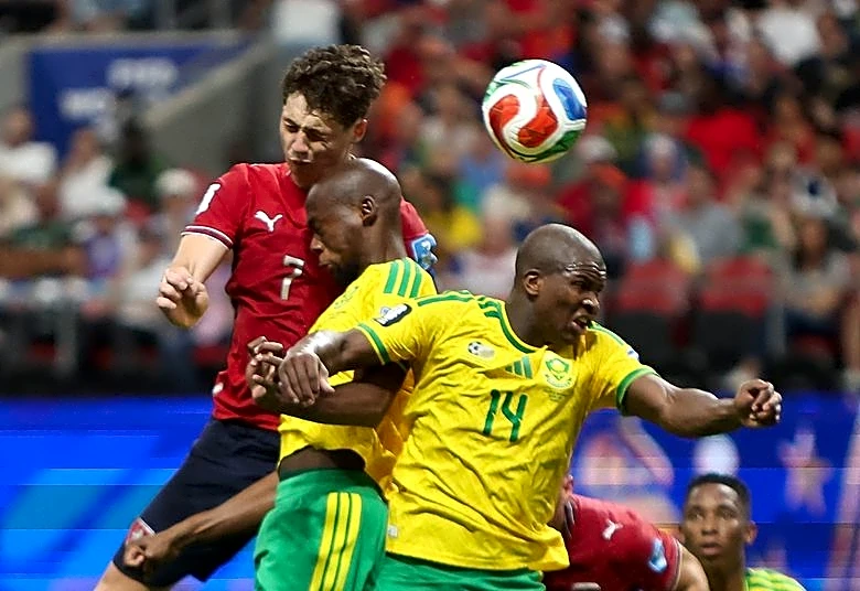 Soccer-South Africa salvage draw with late penalty after Czechs take early lead