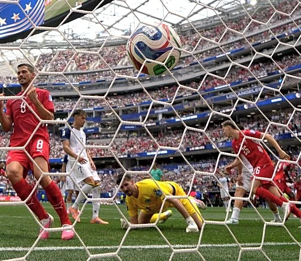 Soccer-Manzambi double helps Swiss crush Bosnia 4-1 in World Cup clash