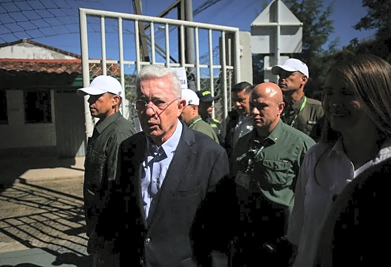Colombia's AG probes ex-president Uribe over paramilitaries