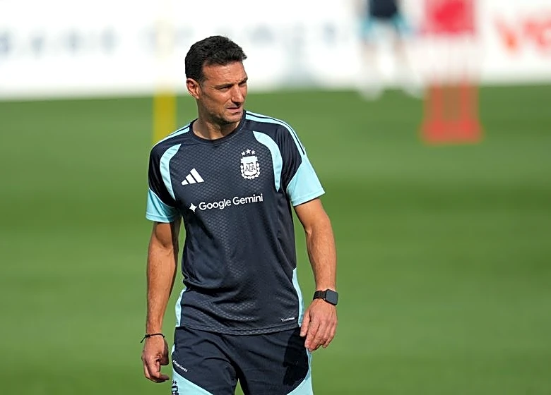 Soccer-Argentina's Scaloni faces striker dilemma after opening win