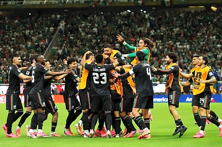 Soccer-Mexico edge South Korea to win Group A, secure home last-32 tie
