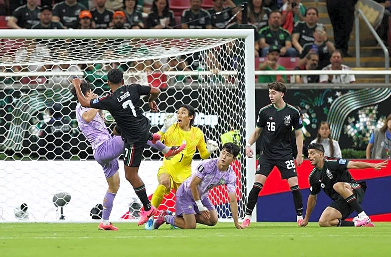 Soccer-Romo's goal sends Mexico through but blunt attack leaves questions