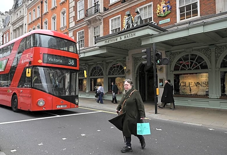 Warm weather and promotions boost UK retail sales in May