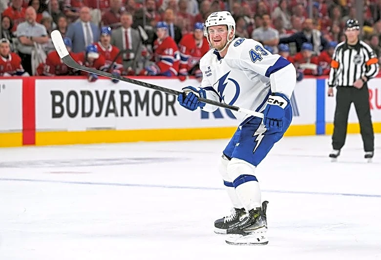 Leafs add D Darren Raddysh in sign-and-trade deal with Lightning