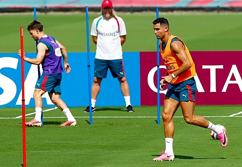 Soccer-Portugal tuning out 'noise' as Ronaldo criticism mounts at World Cup, says Dias