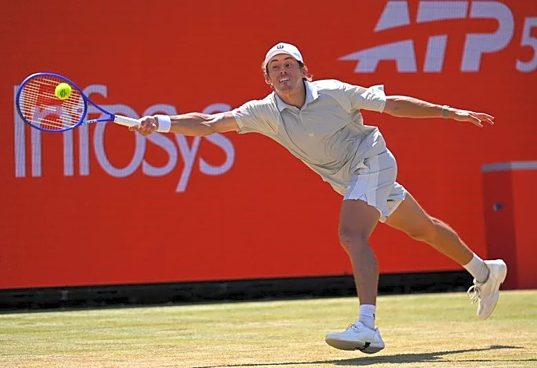 Tennis-De Minaur knocked out in quarter-finals at Queen's Club