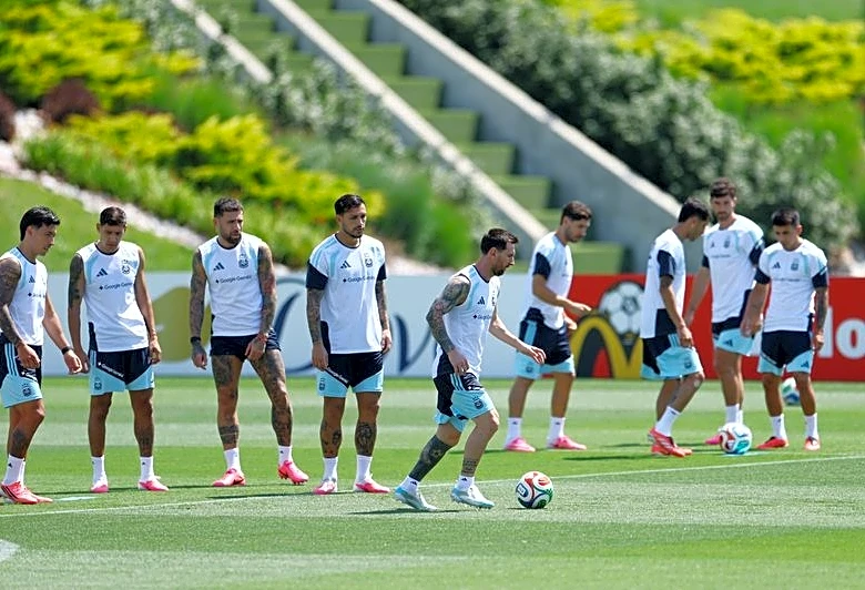 Soccer-Argentina face Austria with knockout stage in sight