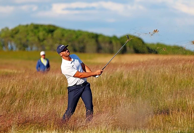Golf-Clark eyes second US Open crown with massive lead