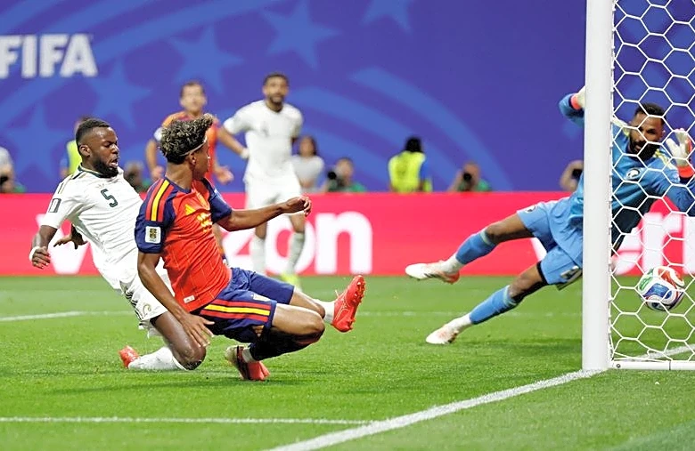 Soccer-Yamal starts for Spain and sparkles but then saved for another day